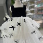 Prenses Kız Çocuk Siyah Fiyonk Detaylı Kadife Krem Tütü Tasarım Elbise + Toka
